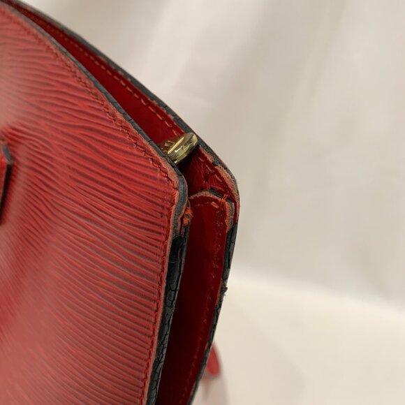【9MK】 LV Red Epi St Jacques Tote Sku# 84008 (Gently Used, Crack/Split) - Picture 14 of 16